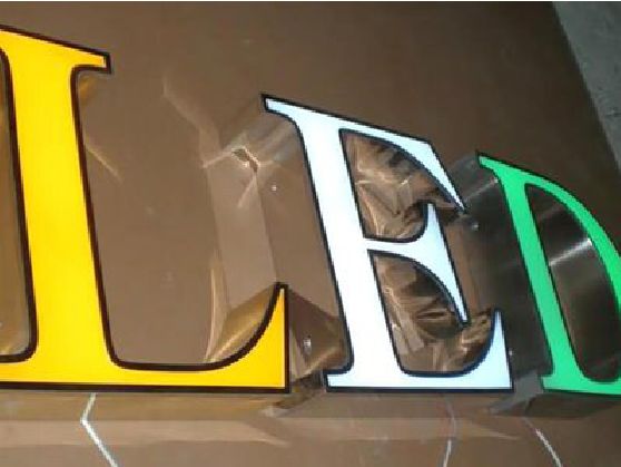 郎溪介绍LED招牌的基础知识。